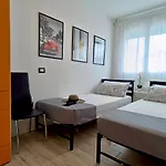 Gigi House Piazza Mazzini 150m Dal Mare Con Piscina E דירה