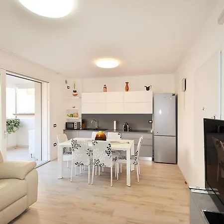 Gigi House Piazza Mazzini 150m Dal Mare Con Piscina E דירה *