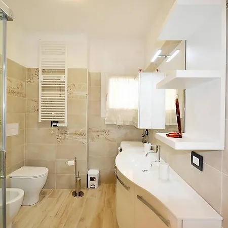 Gigi House Piazza Mazzini 150m Dal Mare Con Piscina E * לידו די ג'סולו